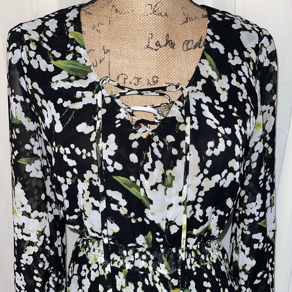 Beautiful Black Floral Chiffon Dress W/ Scrunched Waist🌸
